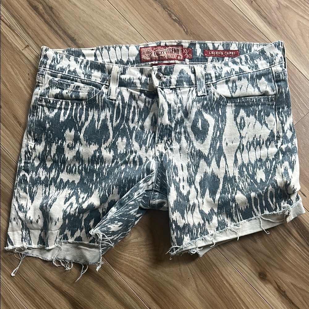 Lucky Brand Blue and White Jean Shorts with Frayed Hem size 10/30 ‘Legend Capri’